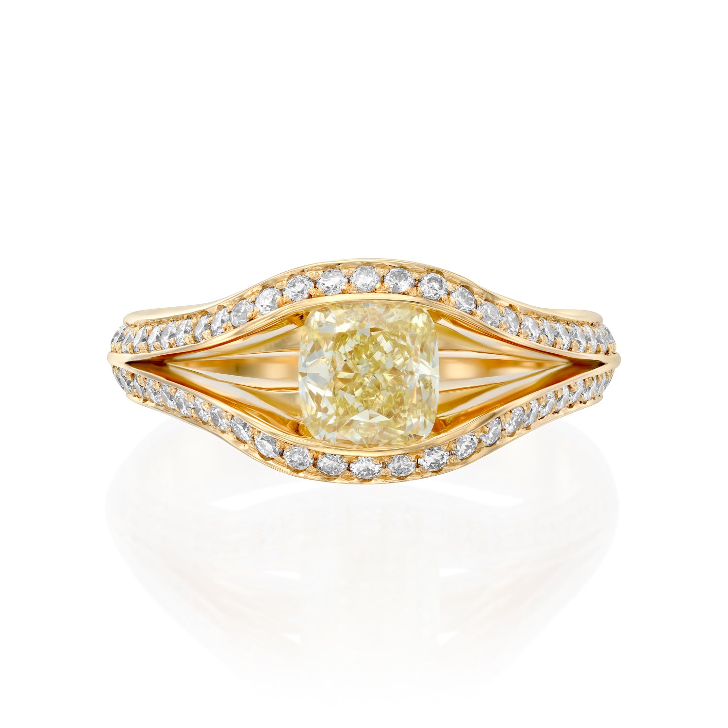 טבעת יהלום צהוב ייחודית בשילוב יהלומים לבנים