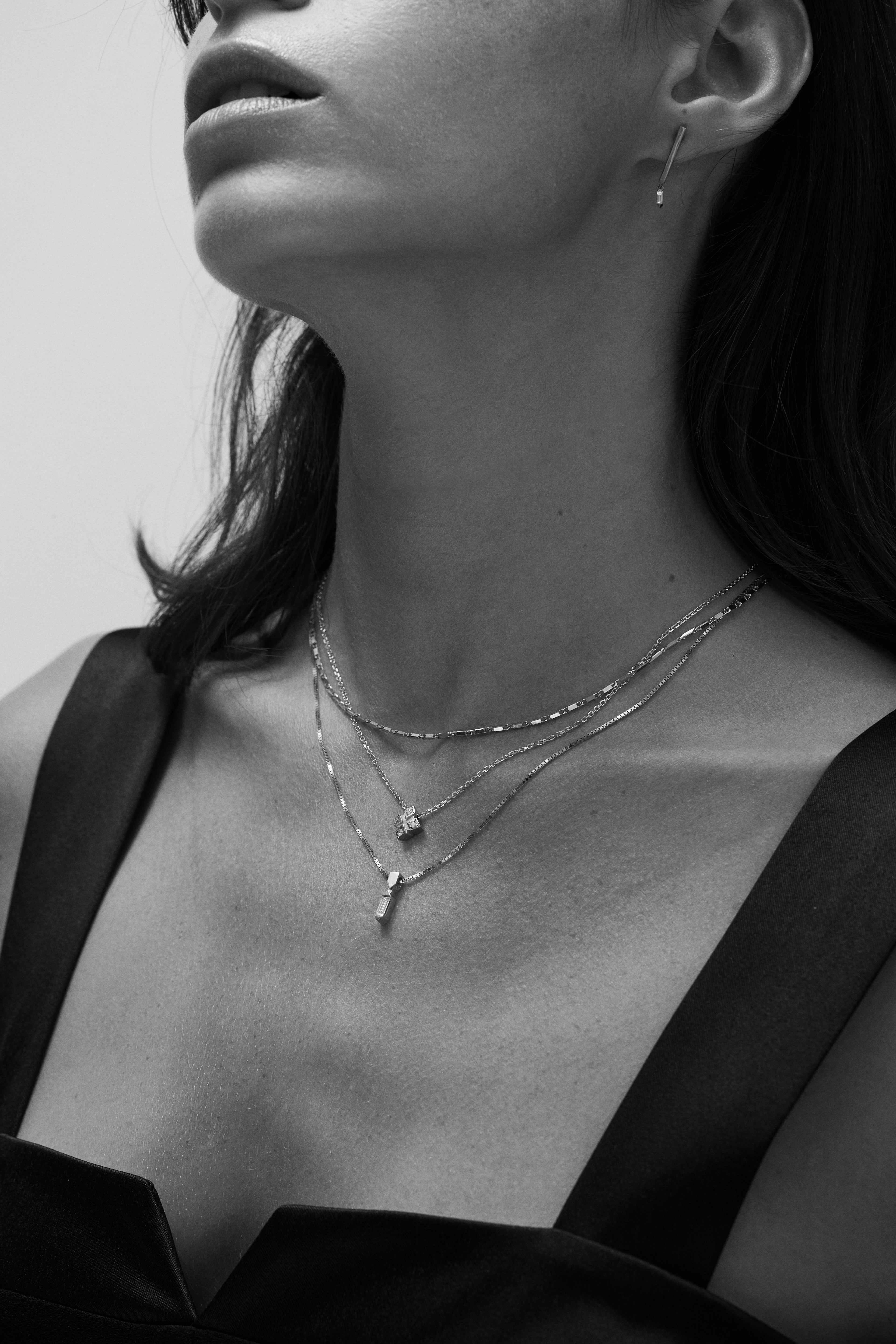 עגילי זהב צהוב 18 קראט עם יהלומים "בגט" מקולקציית Sahara