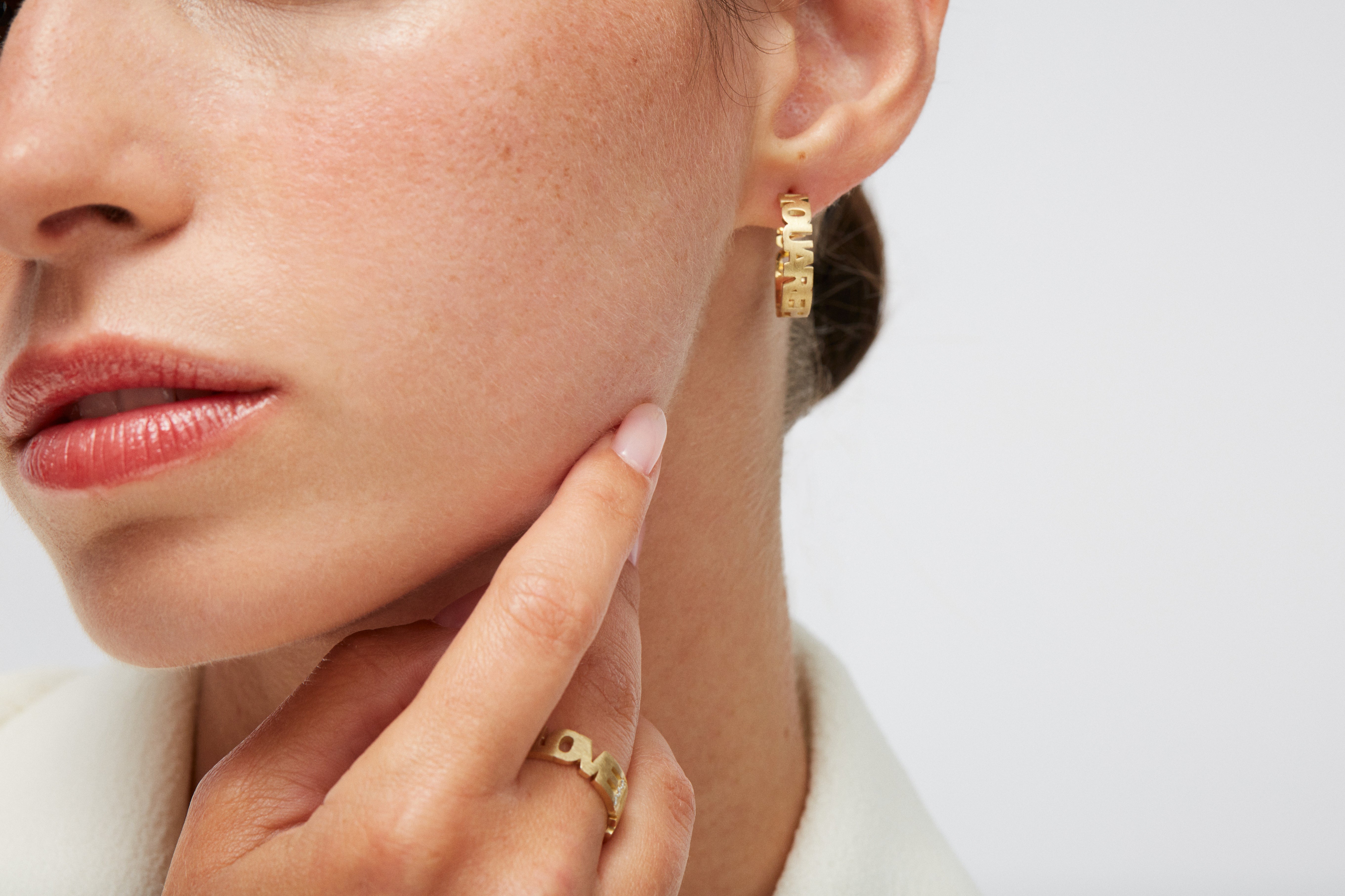 עגילי חישוק 14 קראט ''YOU ARE PURE LOVE''