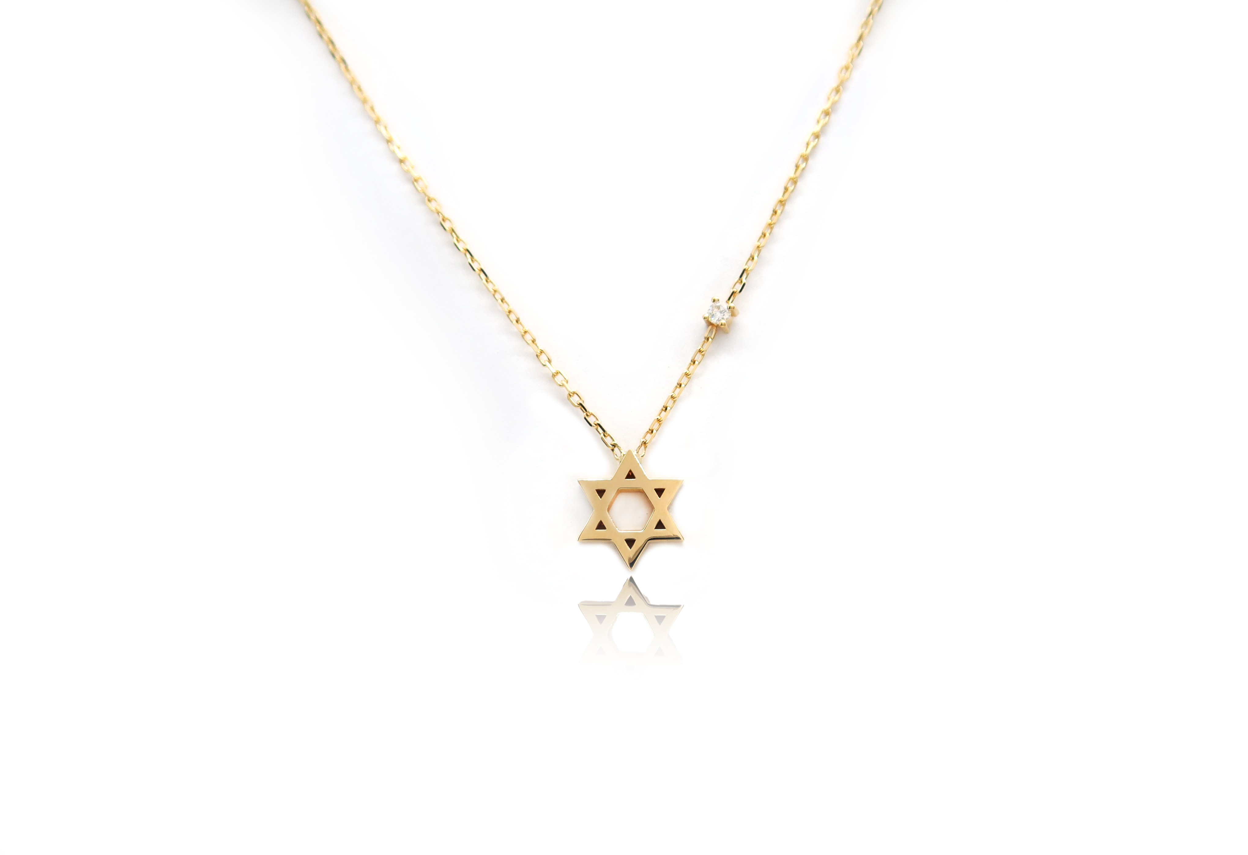 שרשרת מגן דוד מזהב עם יהלום בצד