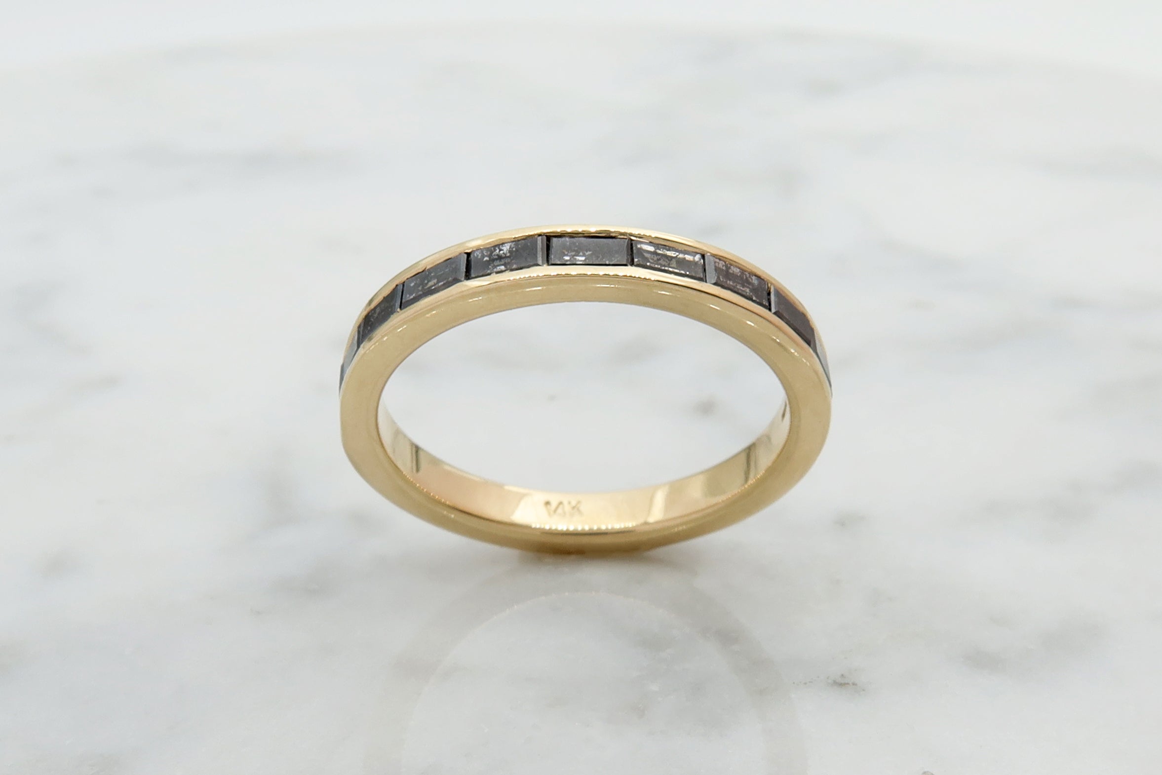 טבעת יהלומים חצי אינפיניטי משובצת יהלומי Salt&Pepper