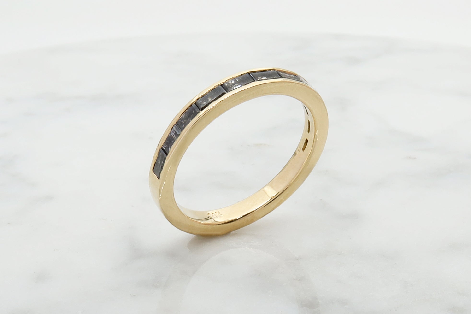 טבעת יהלומים חצי אינפיניטי משובצת יהלומי Salt&Pepper