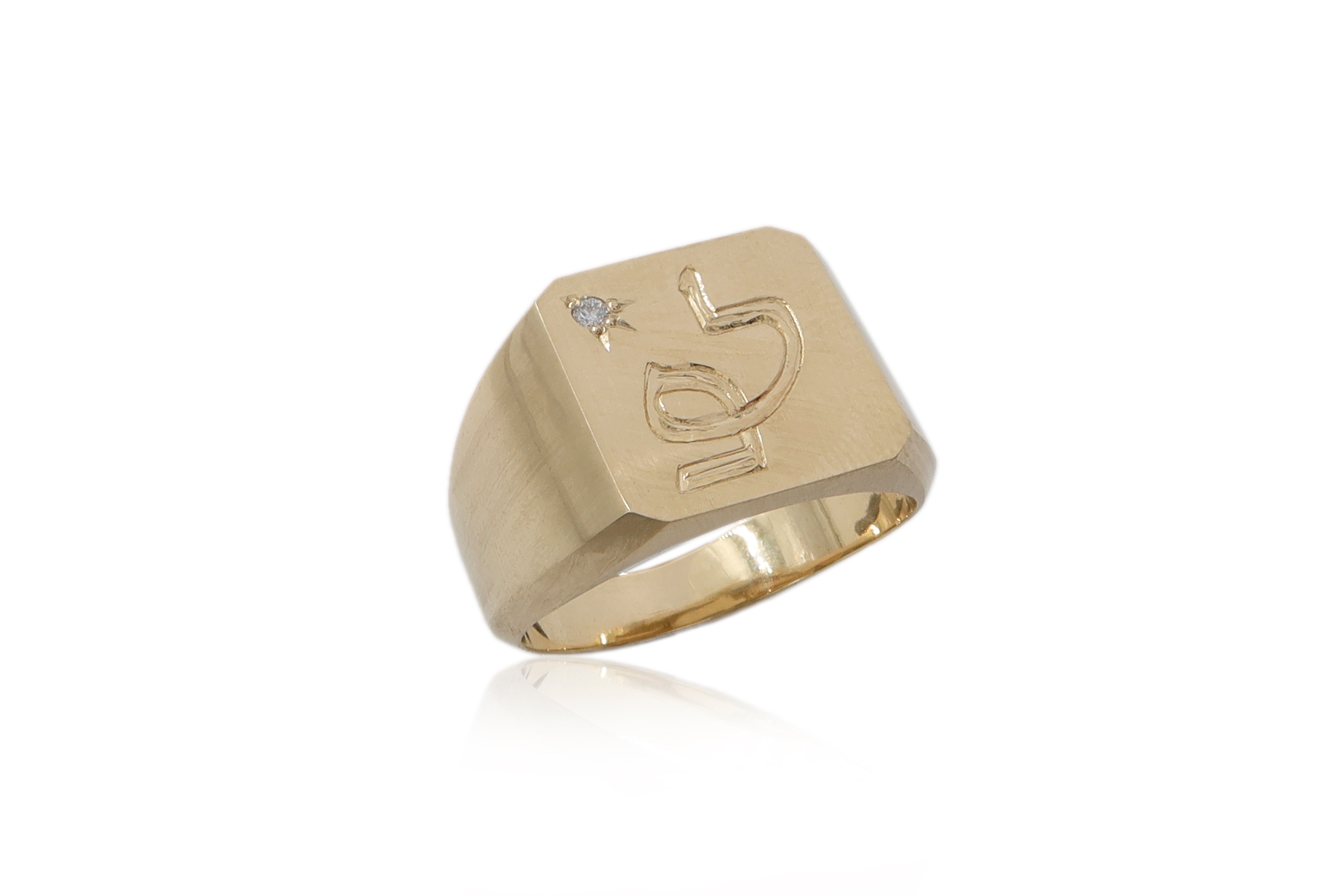 טבעת חותם עם ראשי תיבות בעברית ויהלום