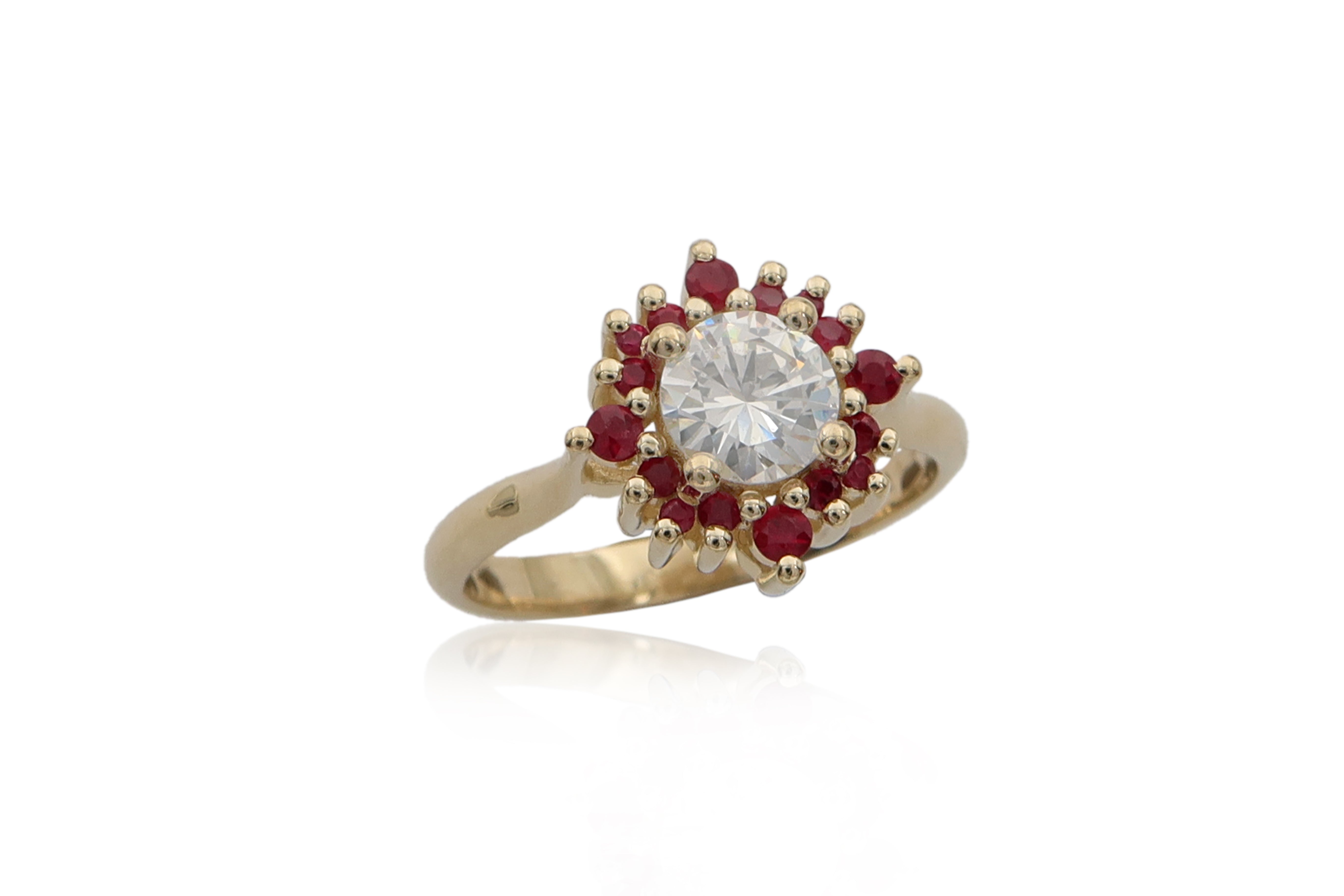 טבעת משובצת יהלום ואבני רובי