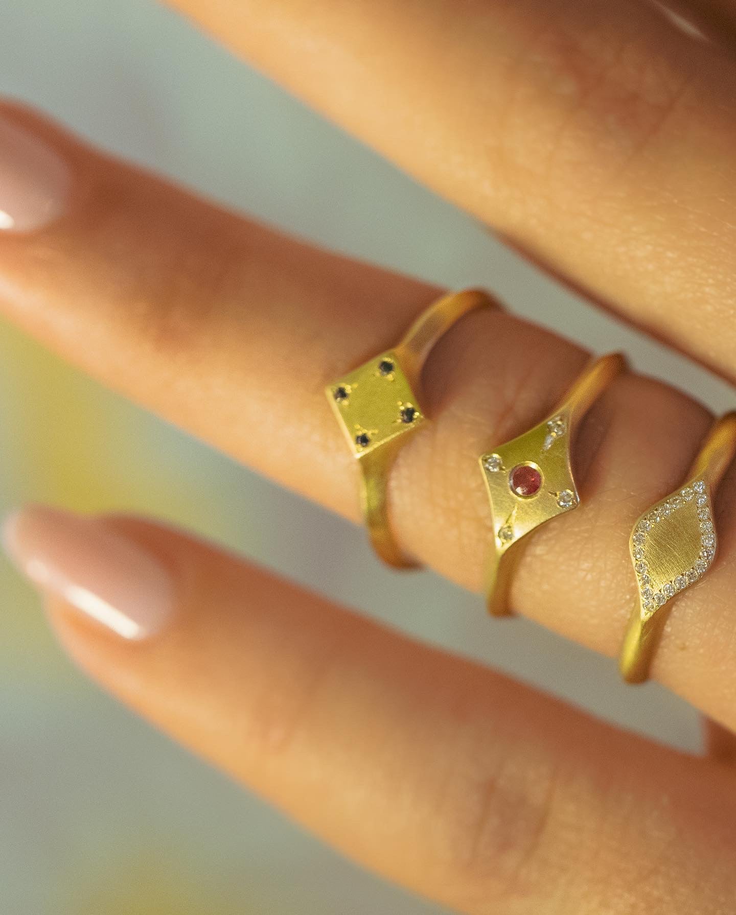 טבעת משובצת אבני ספיר מקולקציית Spices