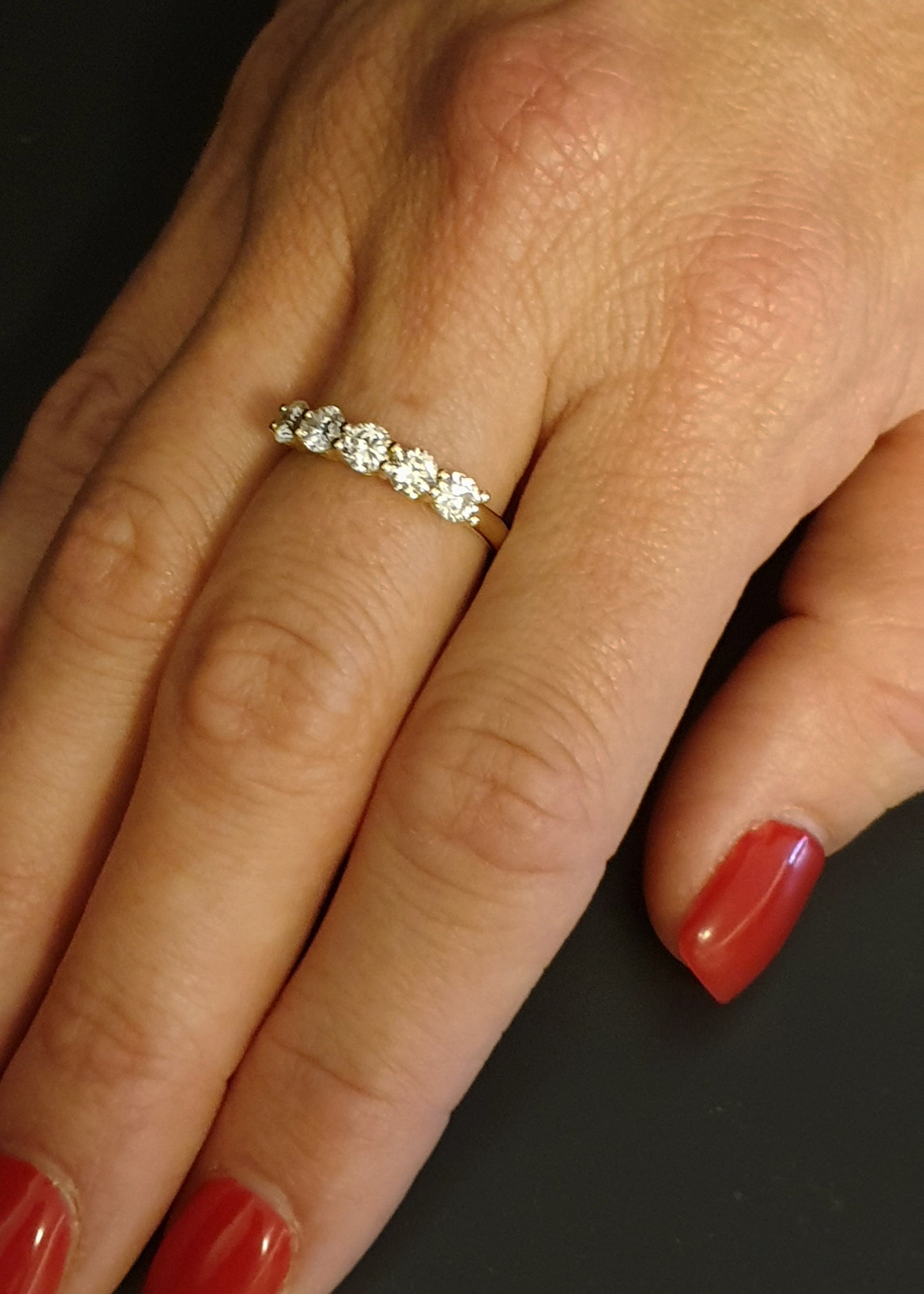 טבעת יהלומים 1 קראט משובצת חצי