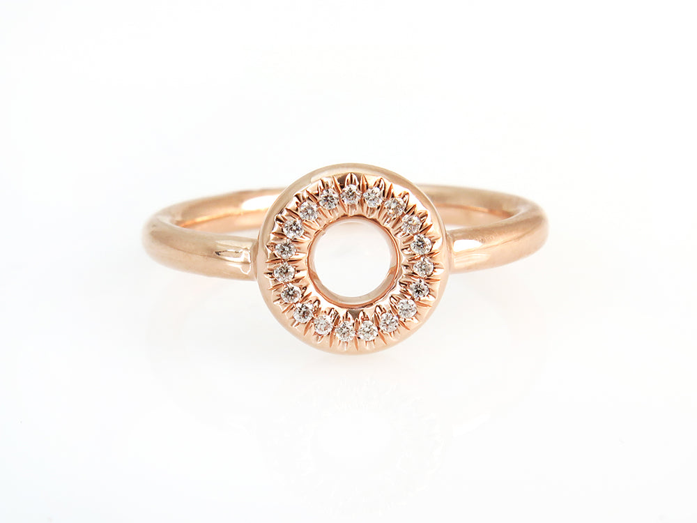 טבעת זהב אדום ויהלומים מסוג Halo