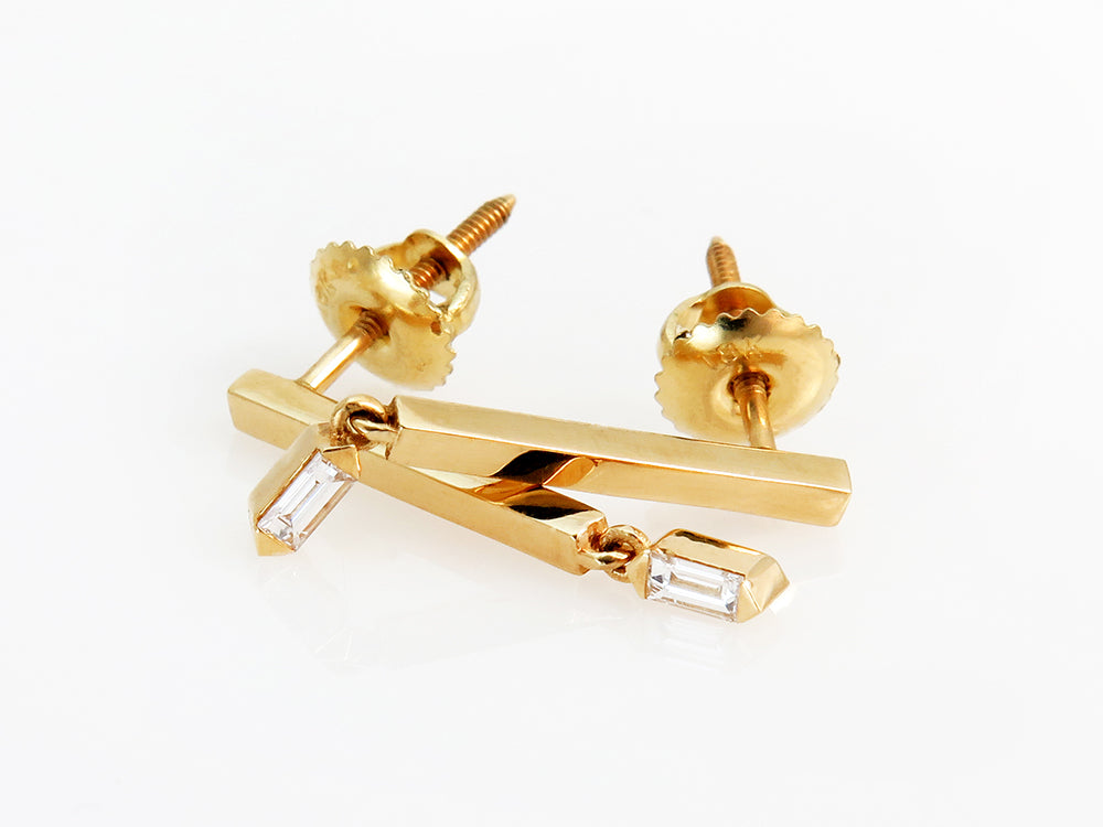 עגילי זהב צהוב 18 קראט עם יהלומים "בגט" מקולקציית Sahara