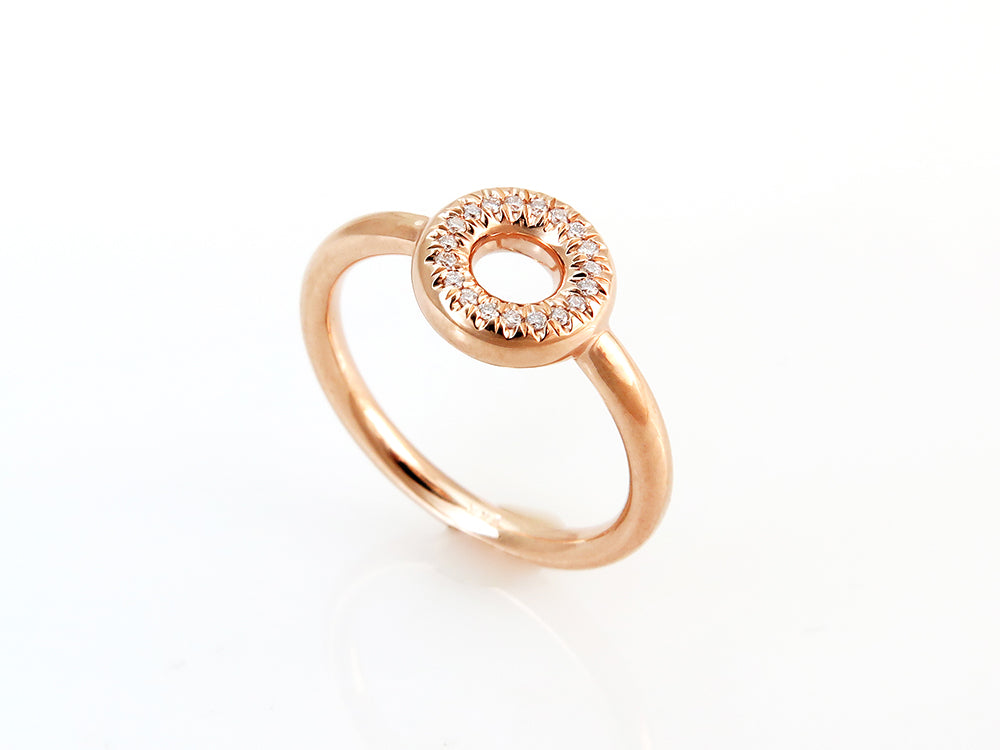 טבעת זהב אדום ויהלומים מסוג Halo