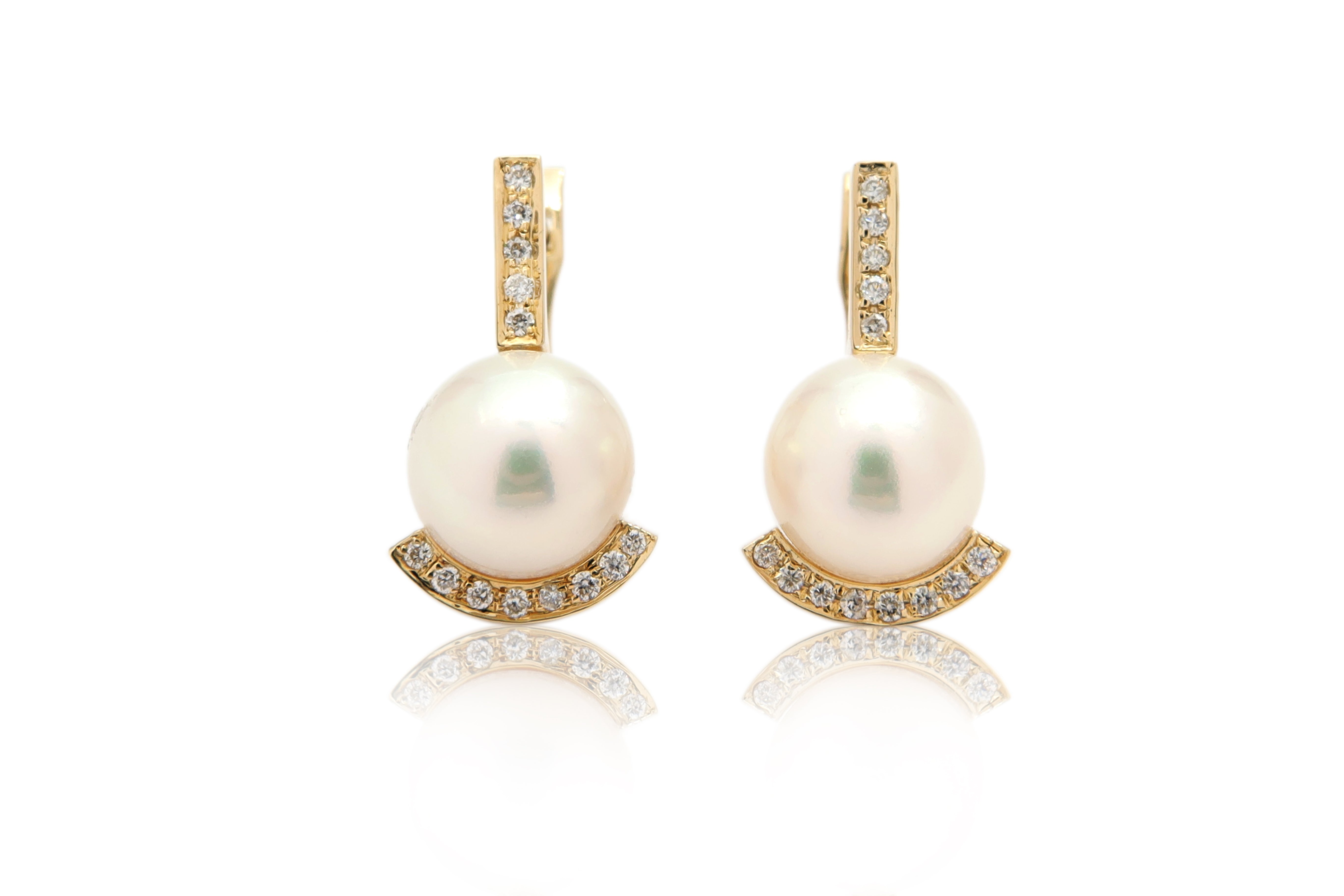 עגילי זהב צהוב, פנינים ויהלומים עם סוגר בריטי