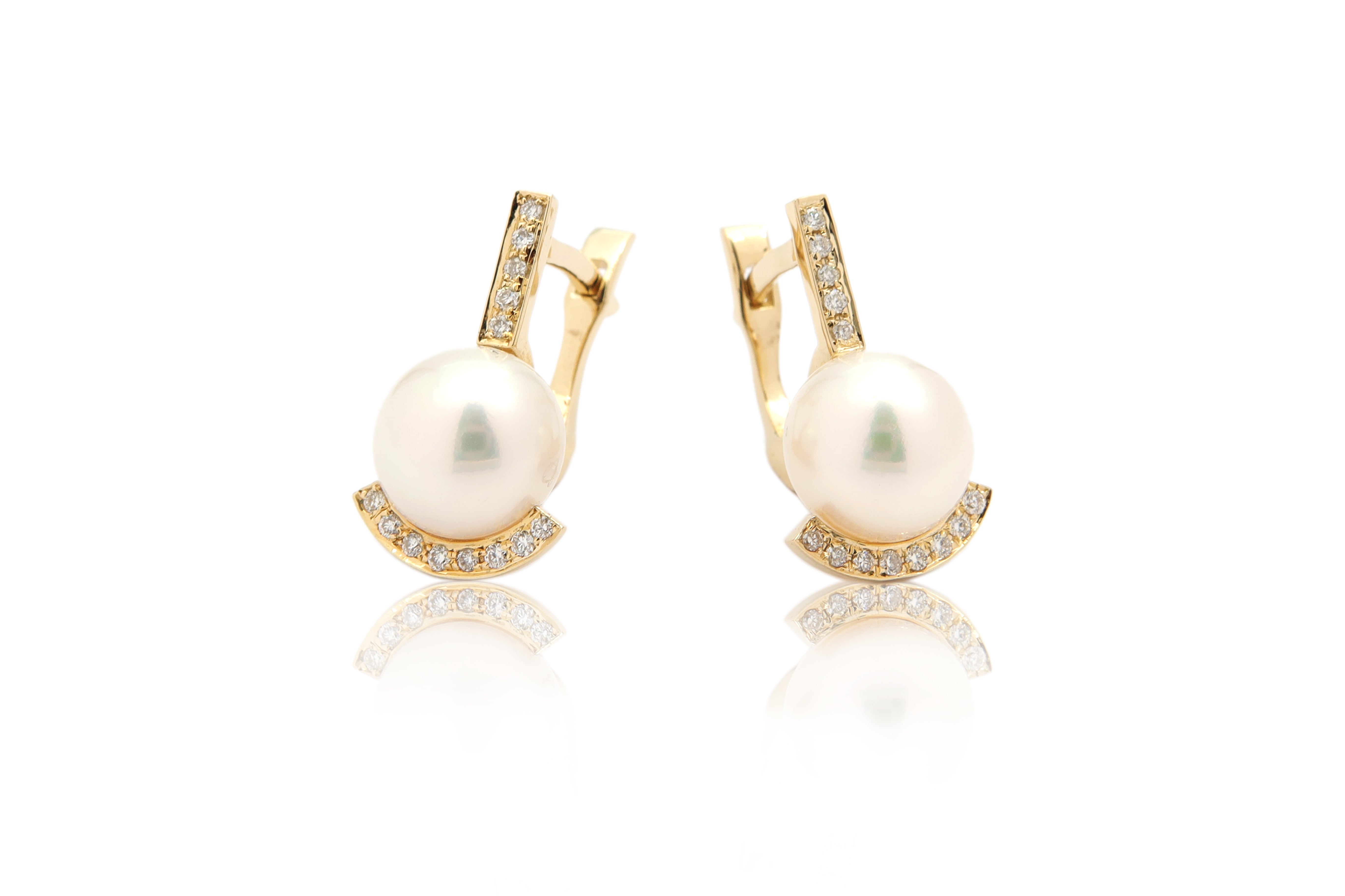 עגילי זהב צהוב, פנינים ויהלומים עם סוגר בריטי