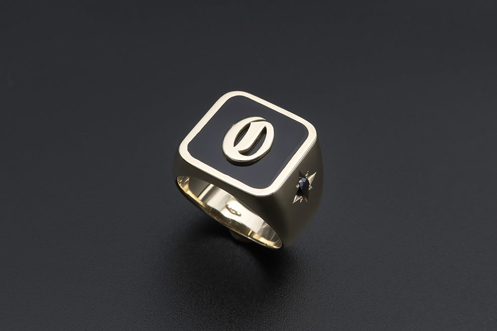 טבעת חותם עם אמייל שחור משובצת יהלומים שחורים