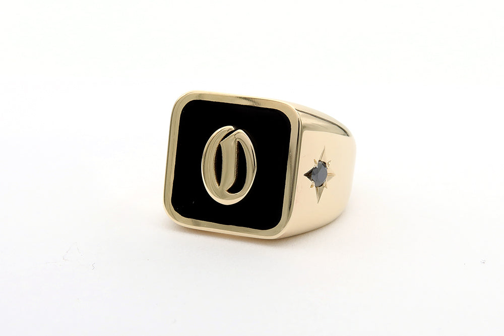 טבעת חותם עם אמייל שחור משובצת יהלומים שחורים