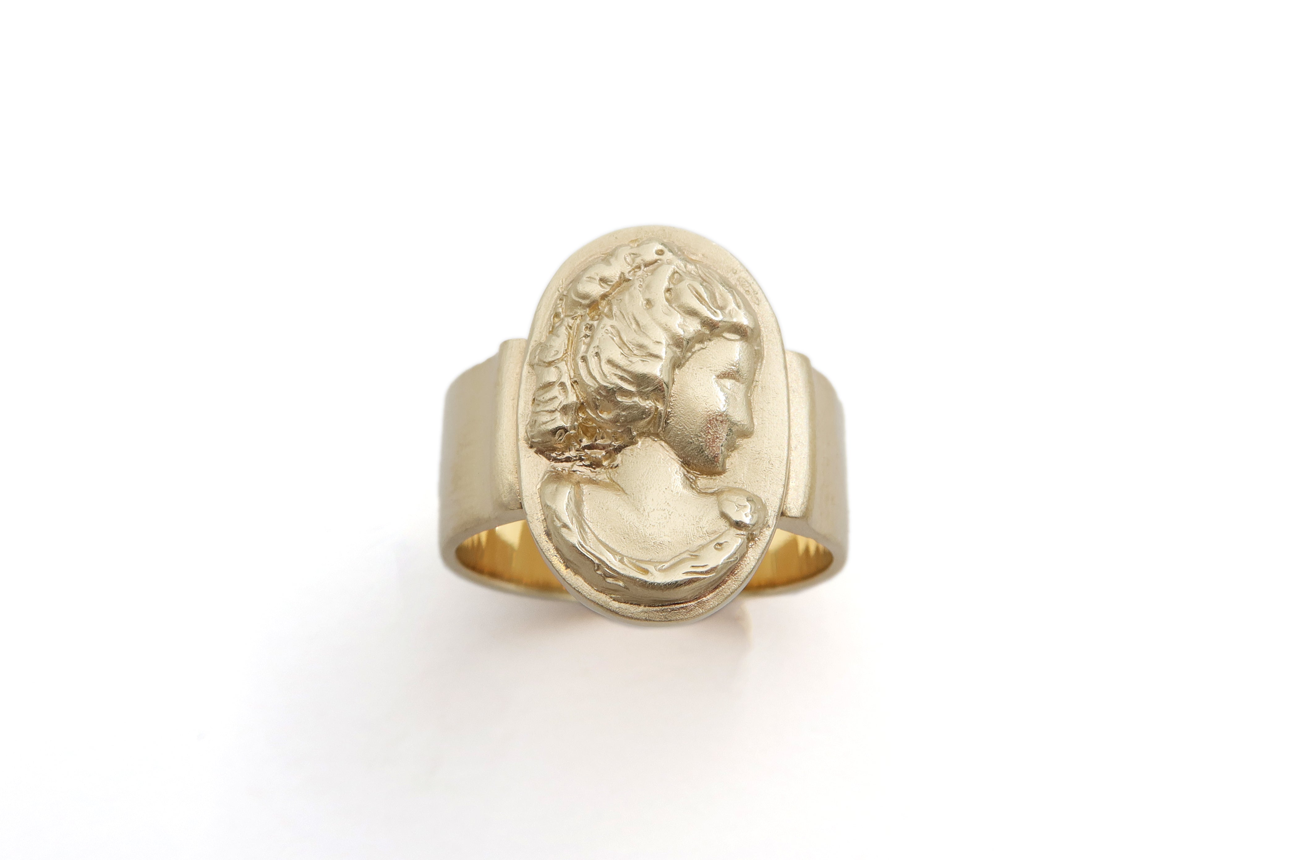 'טבעת זהב בעיצוב פורטרט וינטג