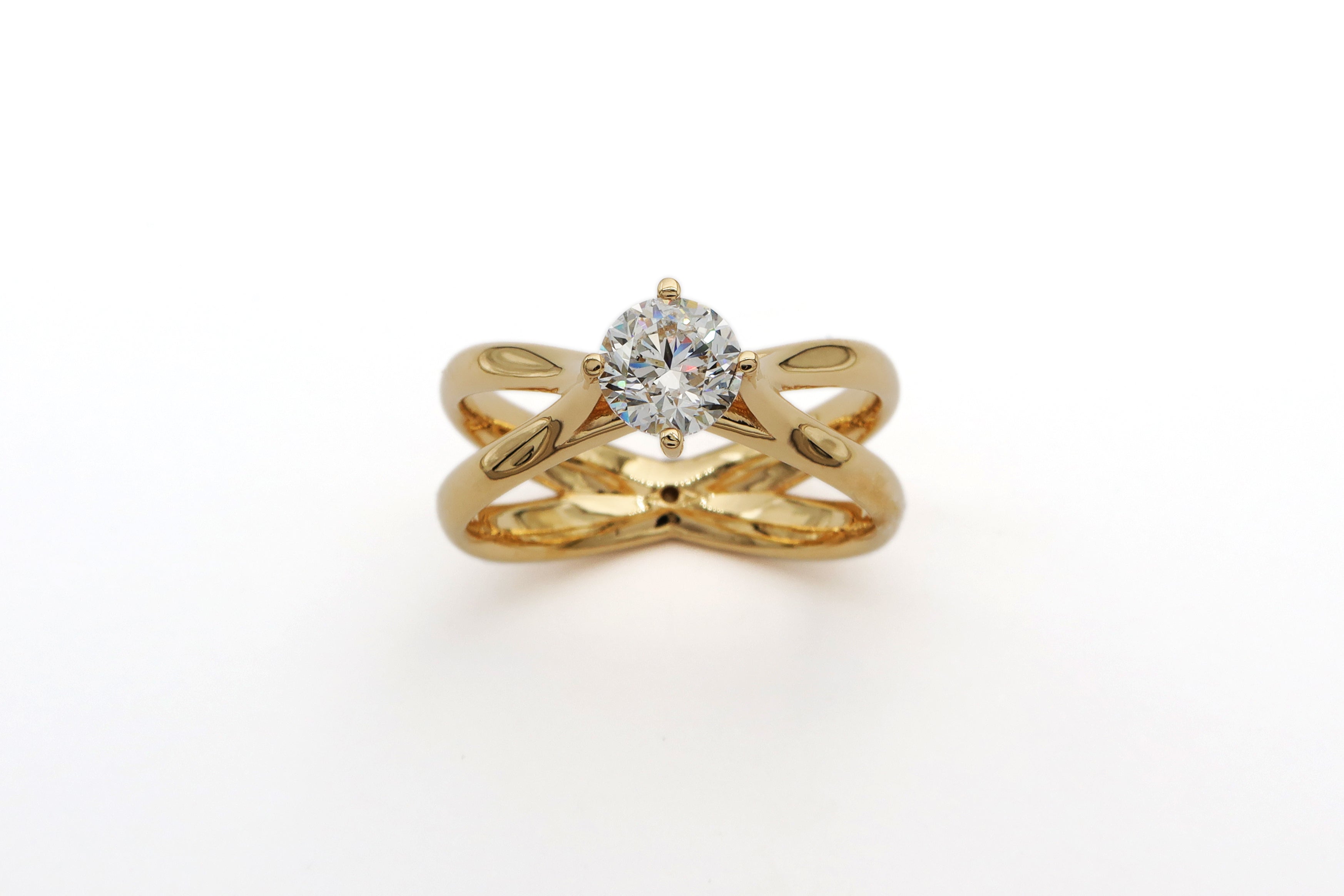 טבעת יהלום 1 קראט עם רצועות משתלבות זהב 18 קראט