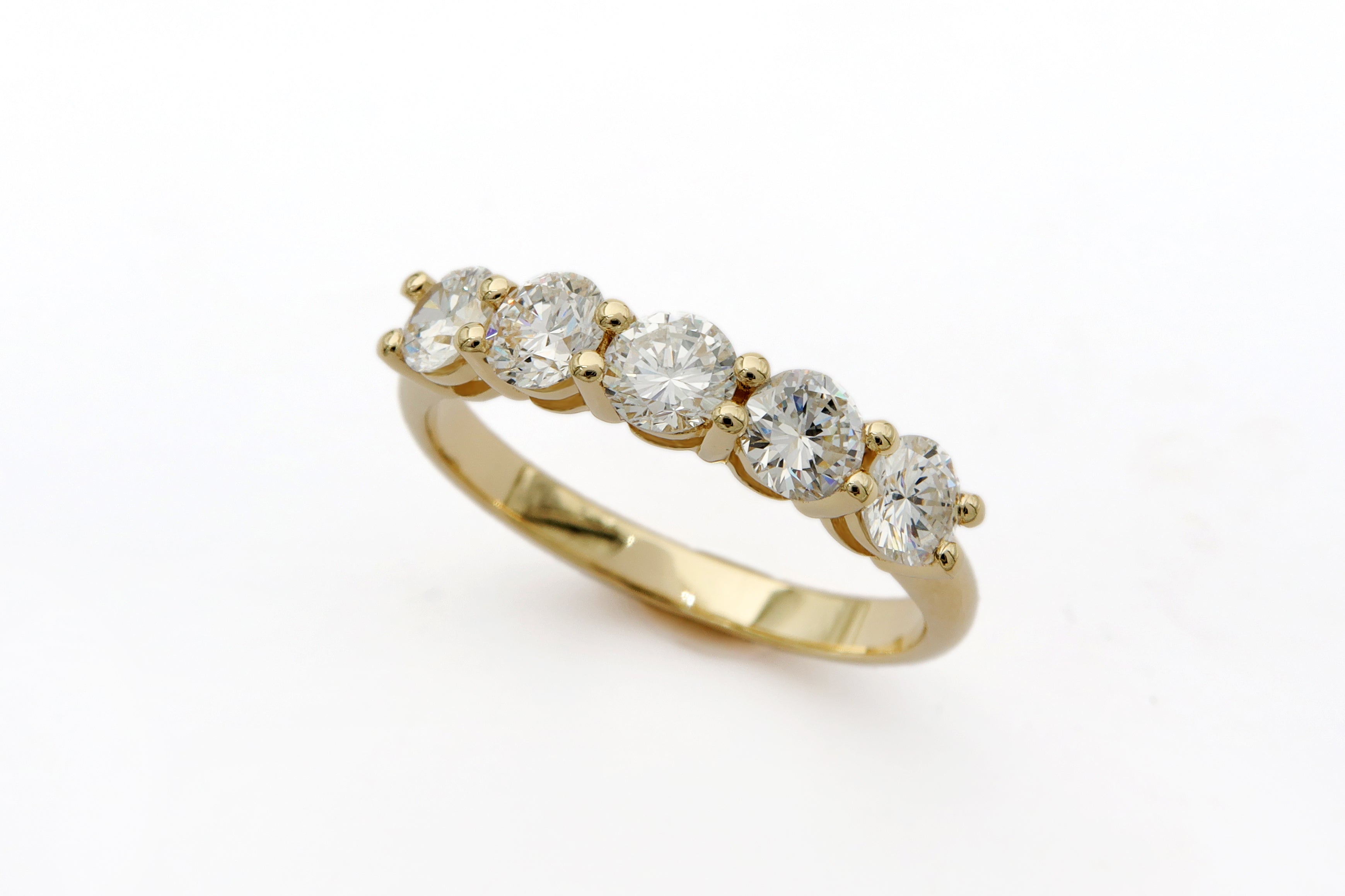 טבעת יהלומים 1 קראט משובצת חצי