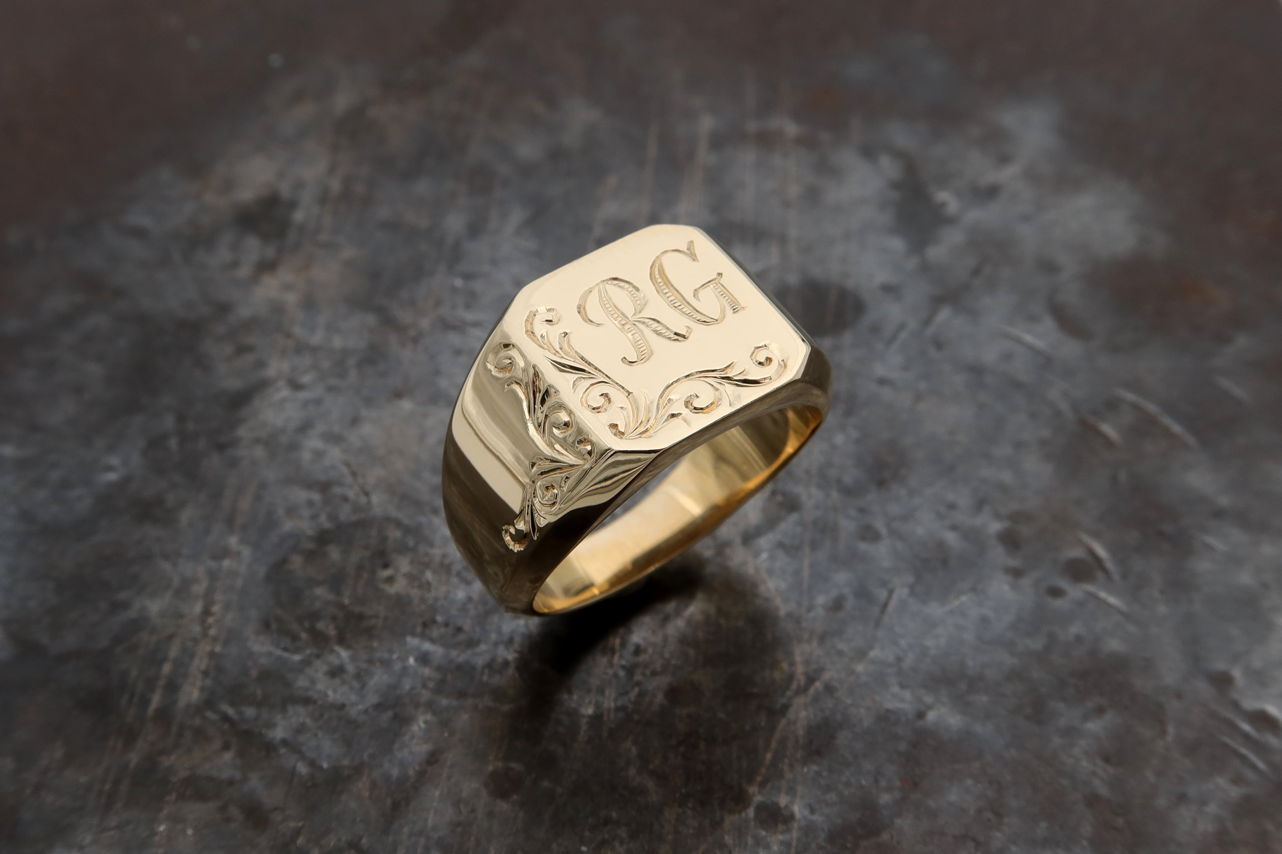 טבעת חותם עם חריטה אישית