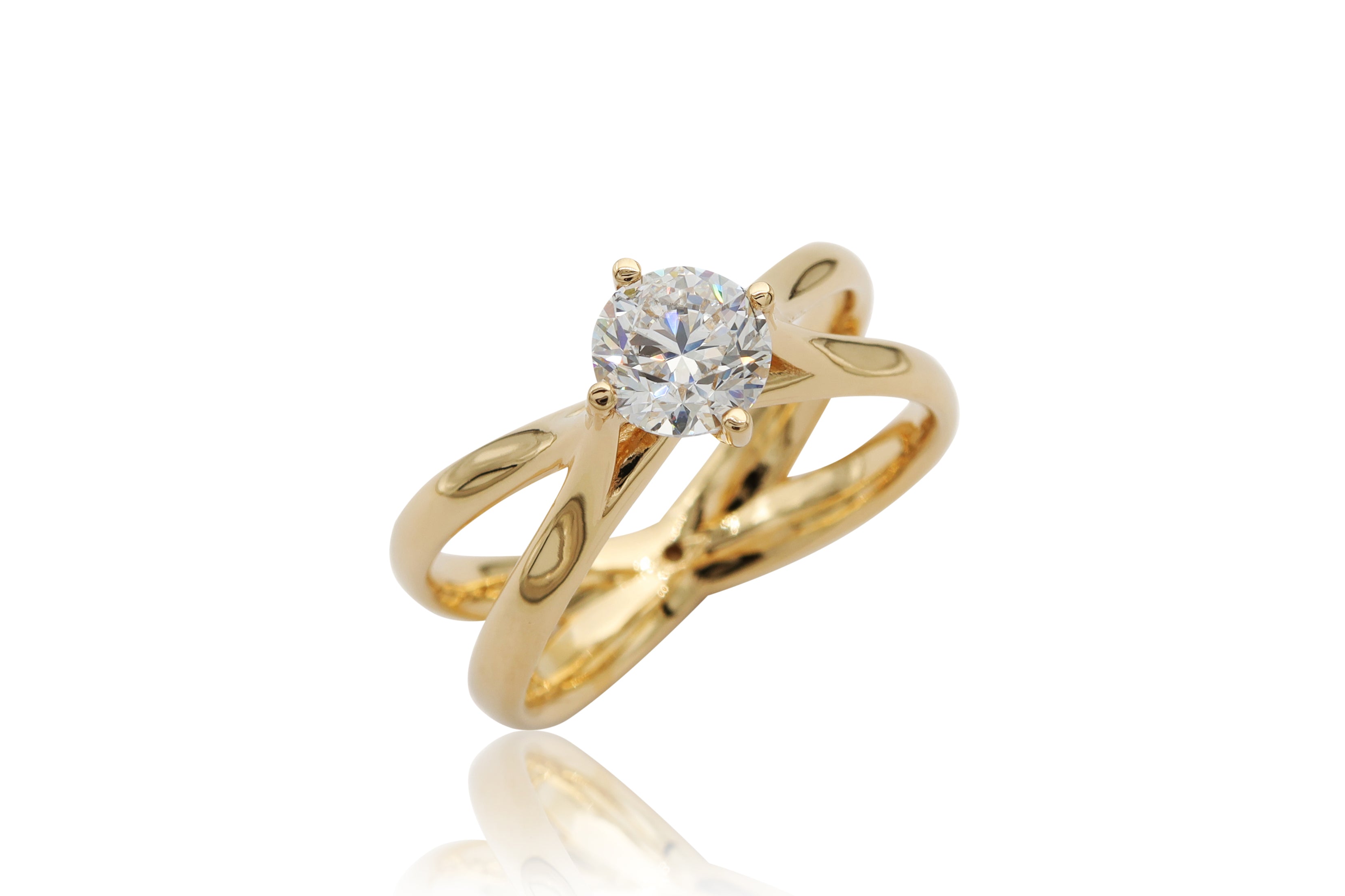 טבעת יהלום 1 קראט עם רצועות משתלבות זהב 18 קראט