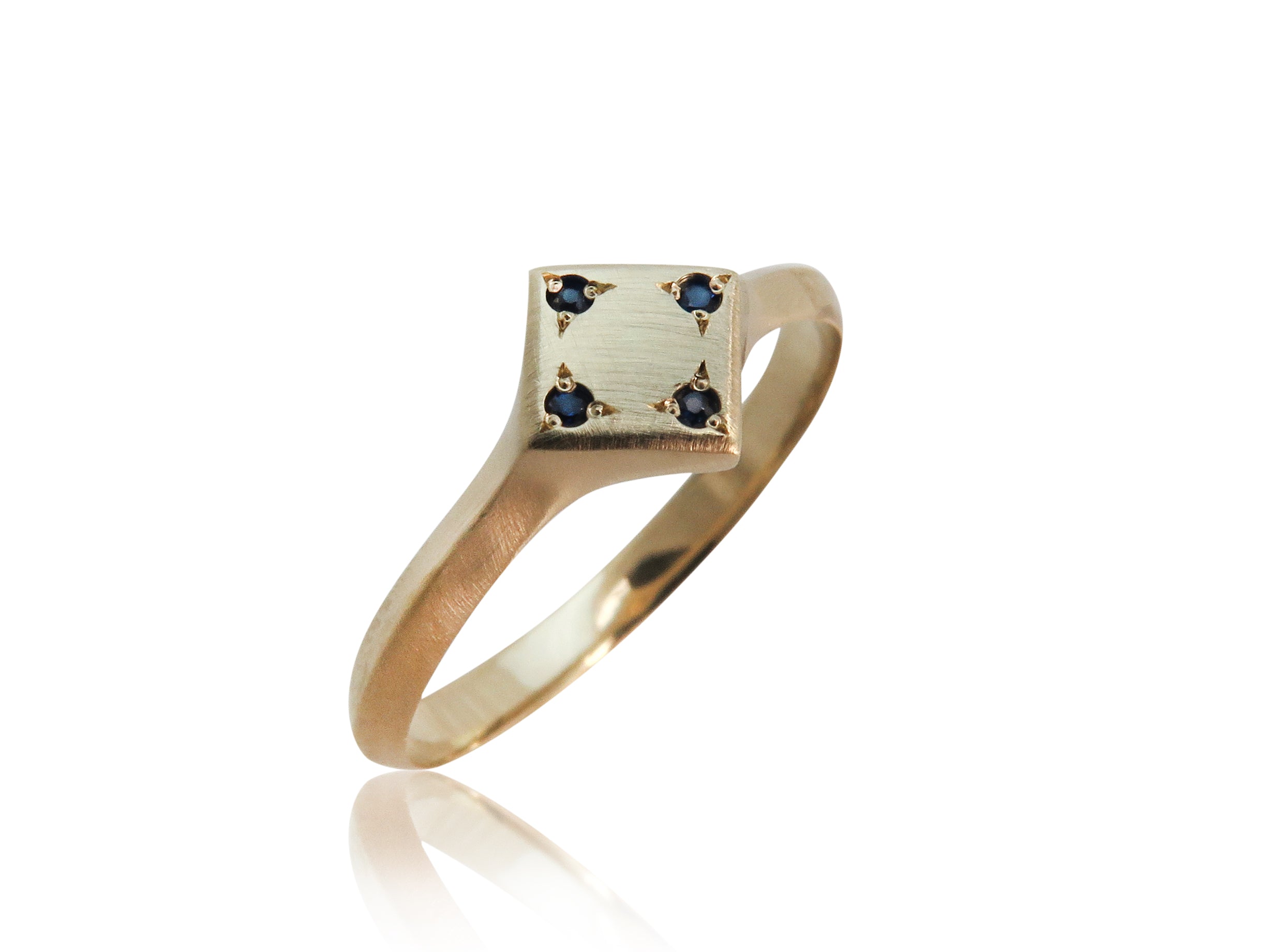 טבעת משובצת אבני ספיר מקולקציית Spices