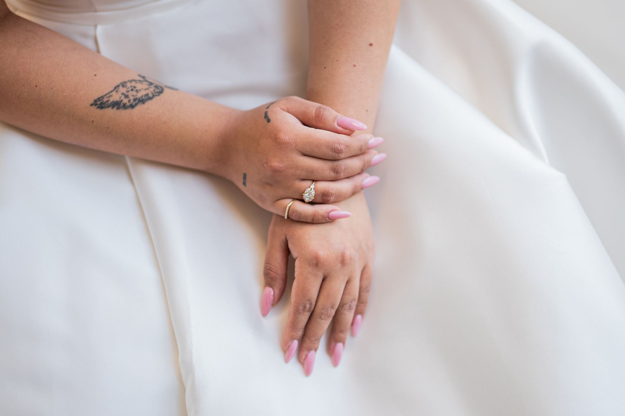 טבעת אירוסין משובצת יהלומים- פרינסס מרקיזה וטיפה