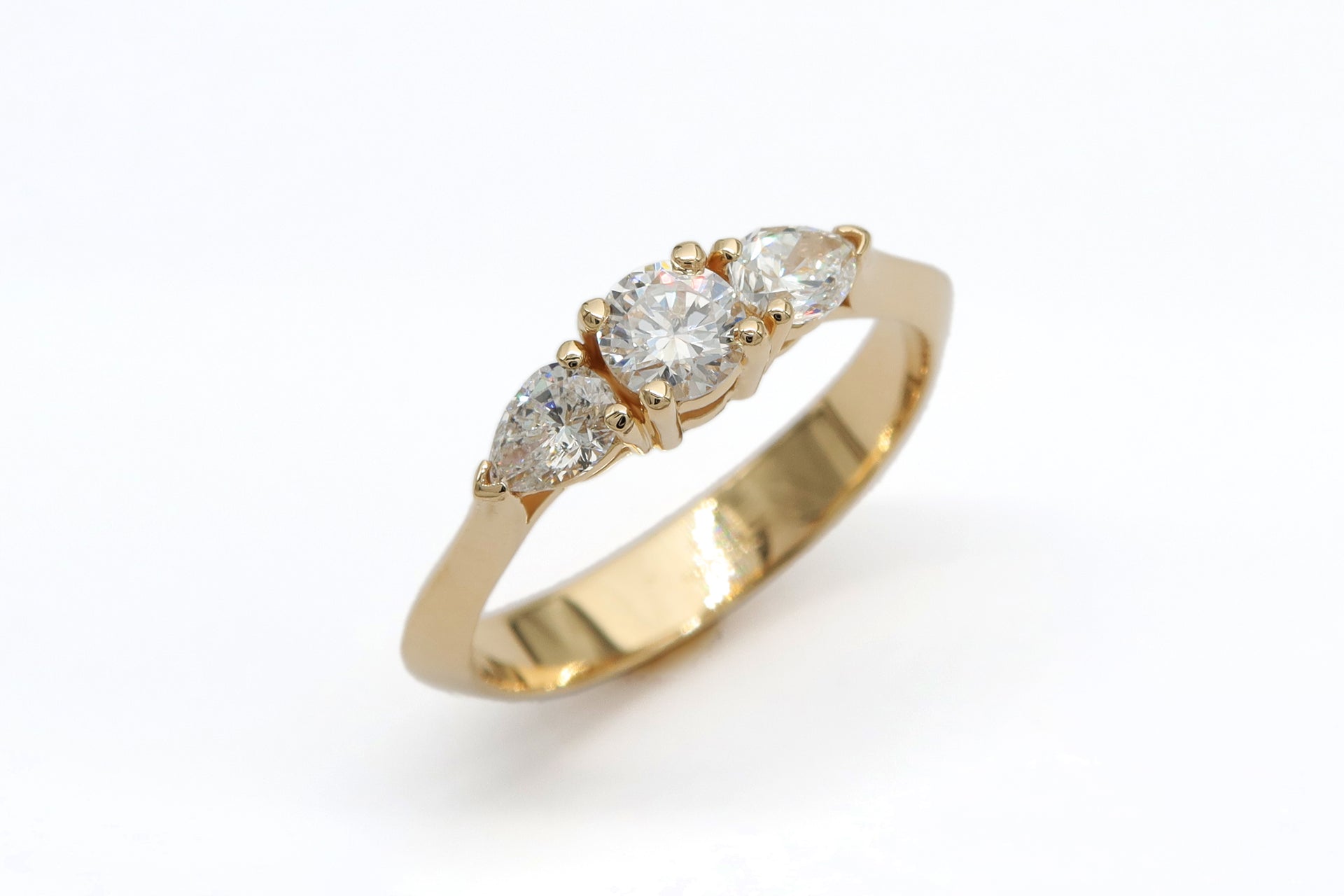 טבעת אירוסין שלושה יהלומים