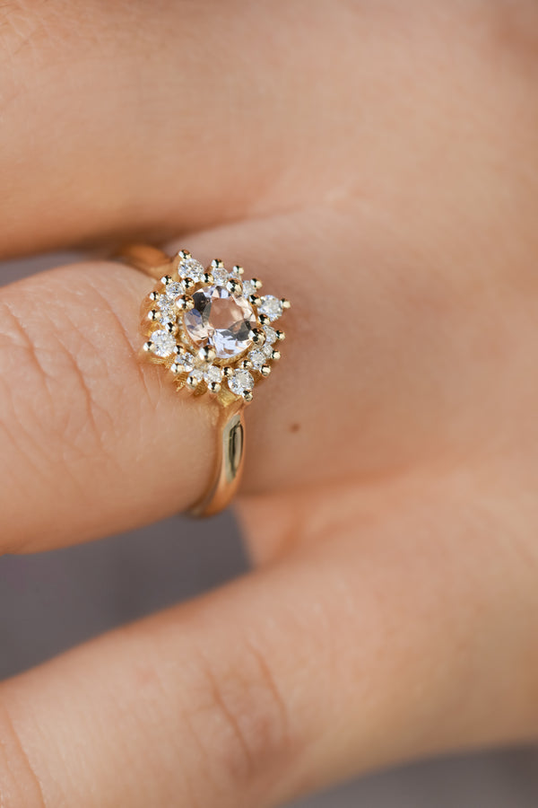 טבעת מורגנייט ויהלומים בצורת פרח