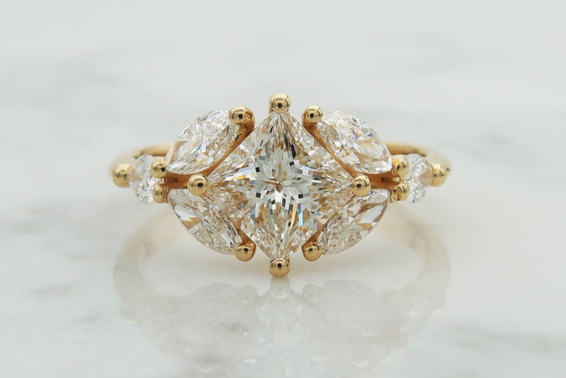 טבעת אירוסין משובצת יהלומים- פרינסס מרקיזה וטיפה